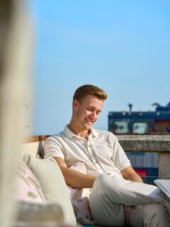 If you’re in Istanbul, here are a few things I truly think you shouldn’t miss 👇

👉 Watching the sunset over the Bosphorus and just standing there for a minute 🤩 👉 Getting lost in the little streets without checking your phone 😋 👉 Sitting down for Turkish tea and taking your time 🫖 👉  Stepping inside a mosque and feeling how much history this city holds 😯 👉 And taking a slow lunch break at Four Seasons Hotel Istanbul at Sultanahmet 🤤

#travel #travelinfluencer