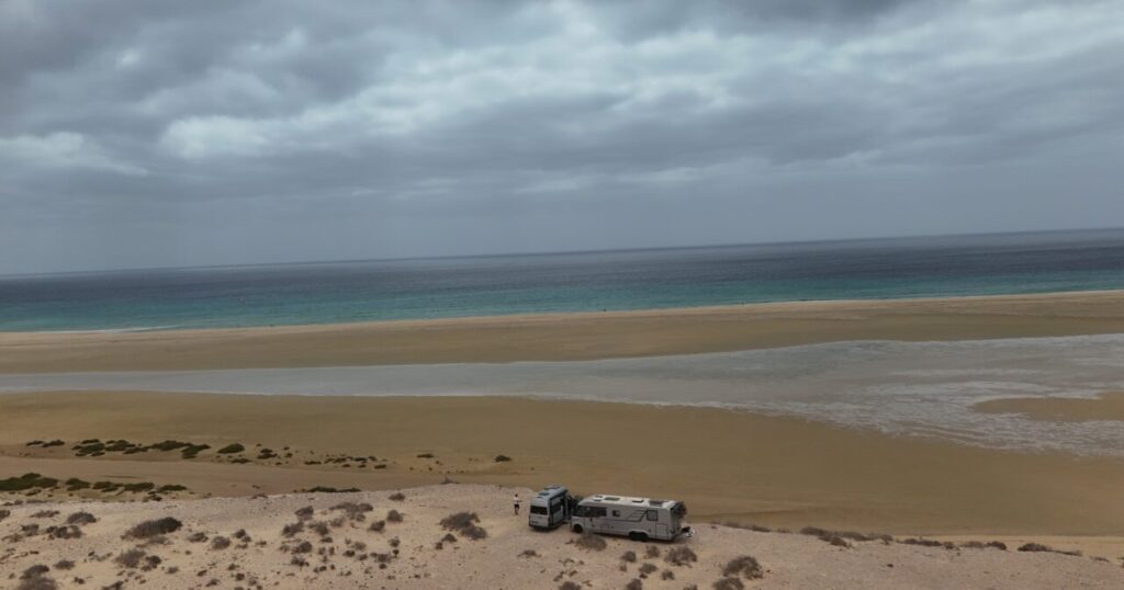 Kitesurfen Anfänger Guide — Spots, Kosten & Ausrüstung