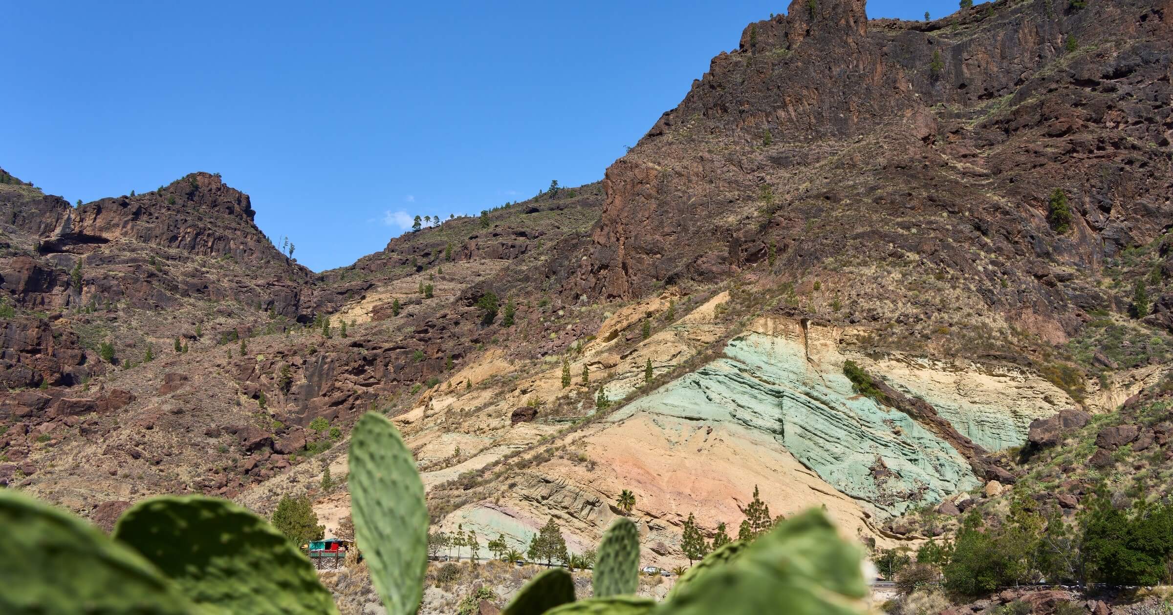 Rocky landscape with colored rock layers on Gran Canaria