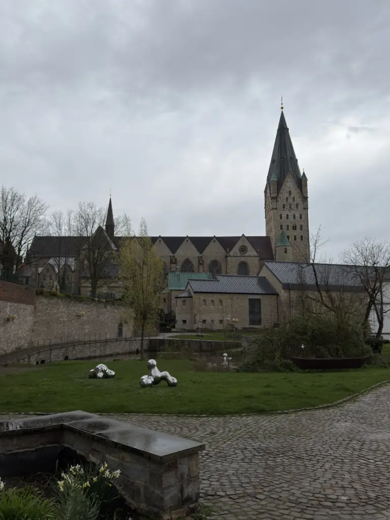 Paderborner Dom über den Paderquellen