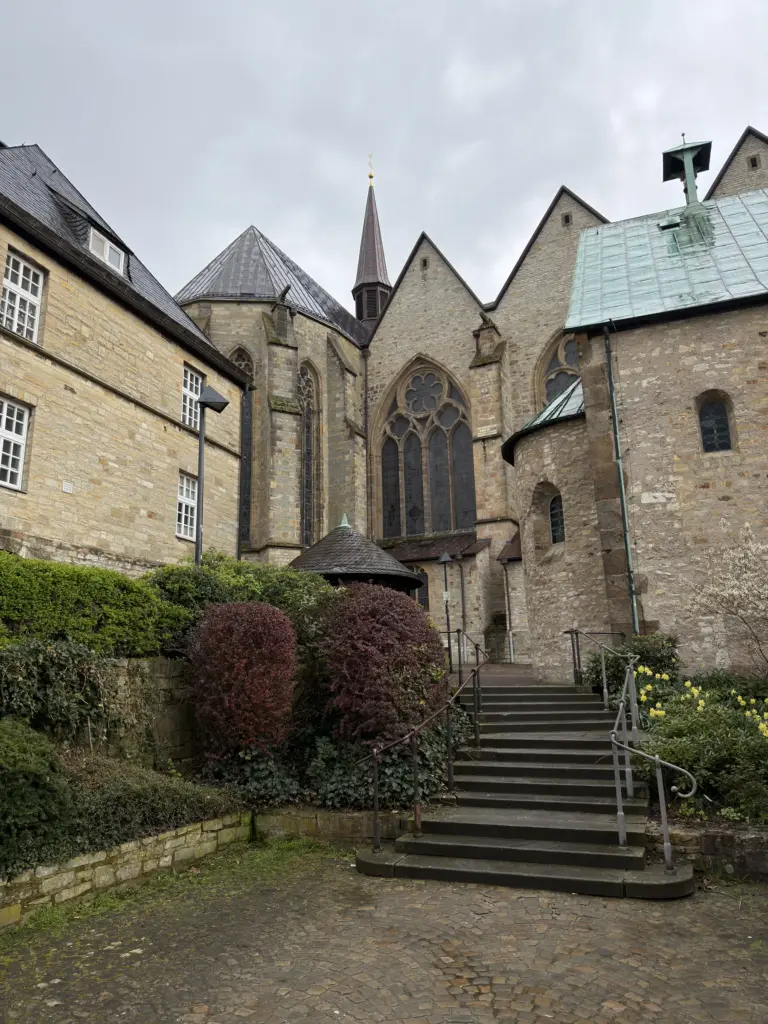 Paderborner Dom mit Kreuzgang und Aufgang