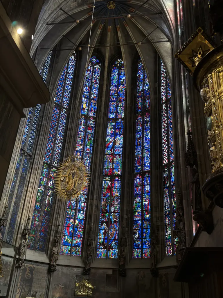 Bleiglasfenster der gotischen Chorhalle Aachen